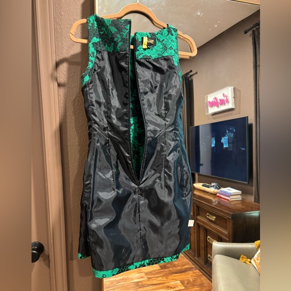 Alexia Admor Black and Green Floral Lace Mini Dress - Picture 8 of 9